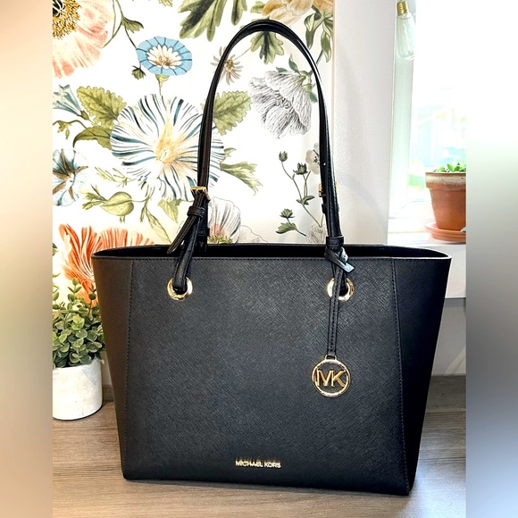 Michael Kors Handbags - Michael Kors Walsh Black Saffiano Leather Tote Bag